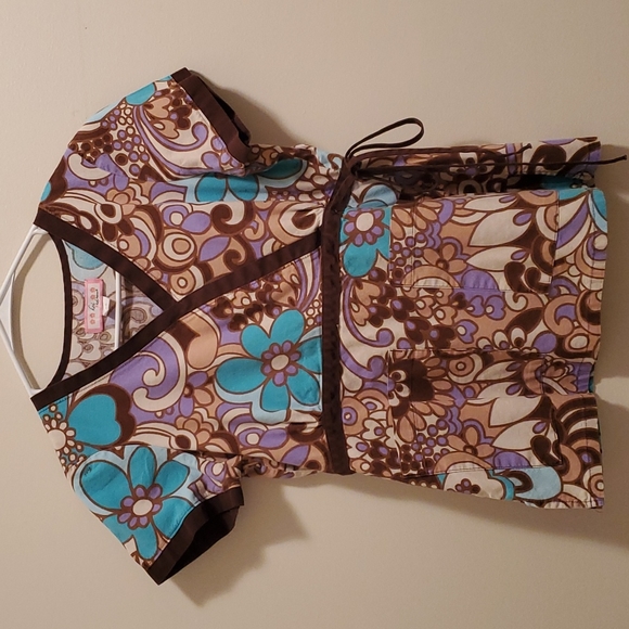 Koi Woman's Scrub Set